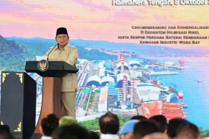 Presiden Prabowo Subianto menghadiri pelepasan ekspor perdana baterai kendaraan listrik (electric vehicle) di kawasan Indonesia Weda Bay Industrial Park.(Foto: BPMI Setpres)